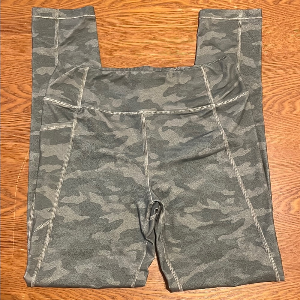 Vineyard Vines Camo Girls Leggings (size XL)
